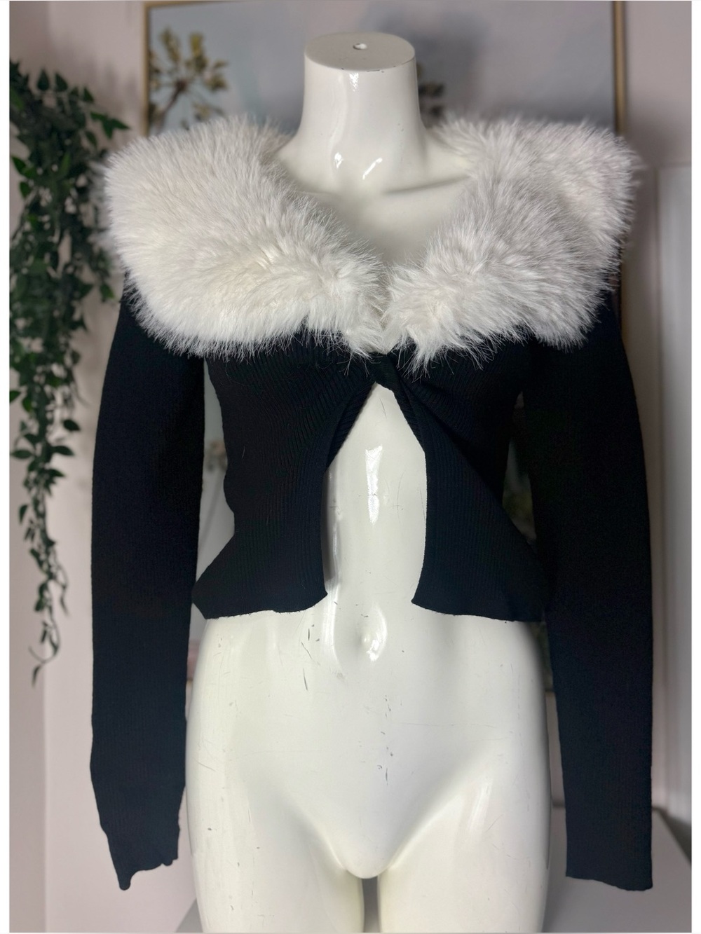 Forever 21 Black White Faux Fur Detachable Collar Ribbed Knit Crop Top Large